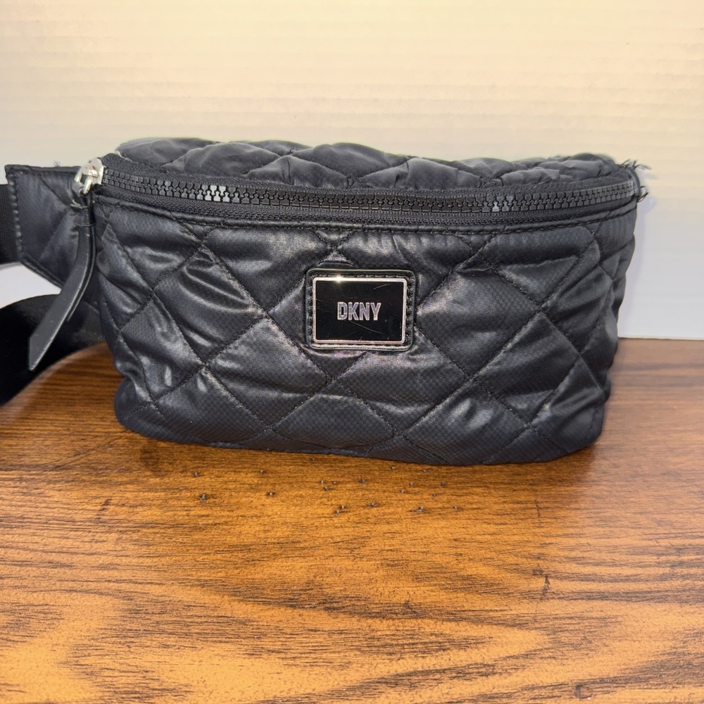 DKNY‎ Lyla Quilted Black Crossbody Fanny Pack Bag Nylon Adjustable Strap